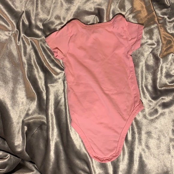 DKNY 3 -6 month Baby girl onesie pink - Picture 3 of 8